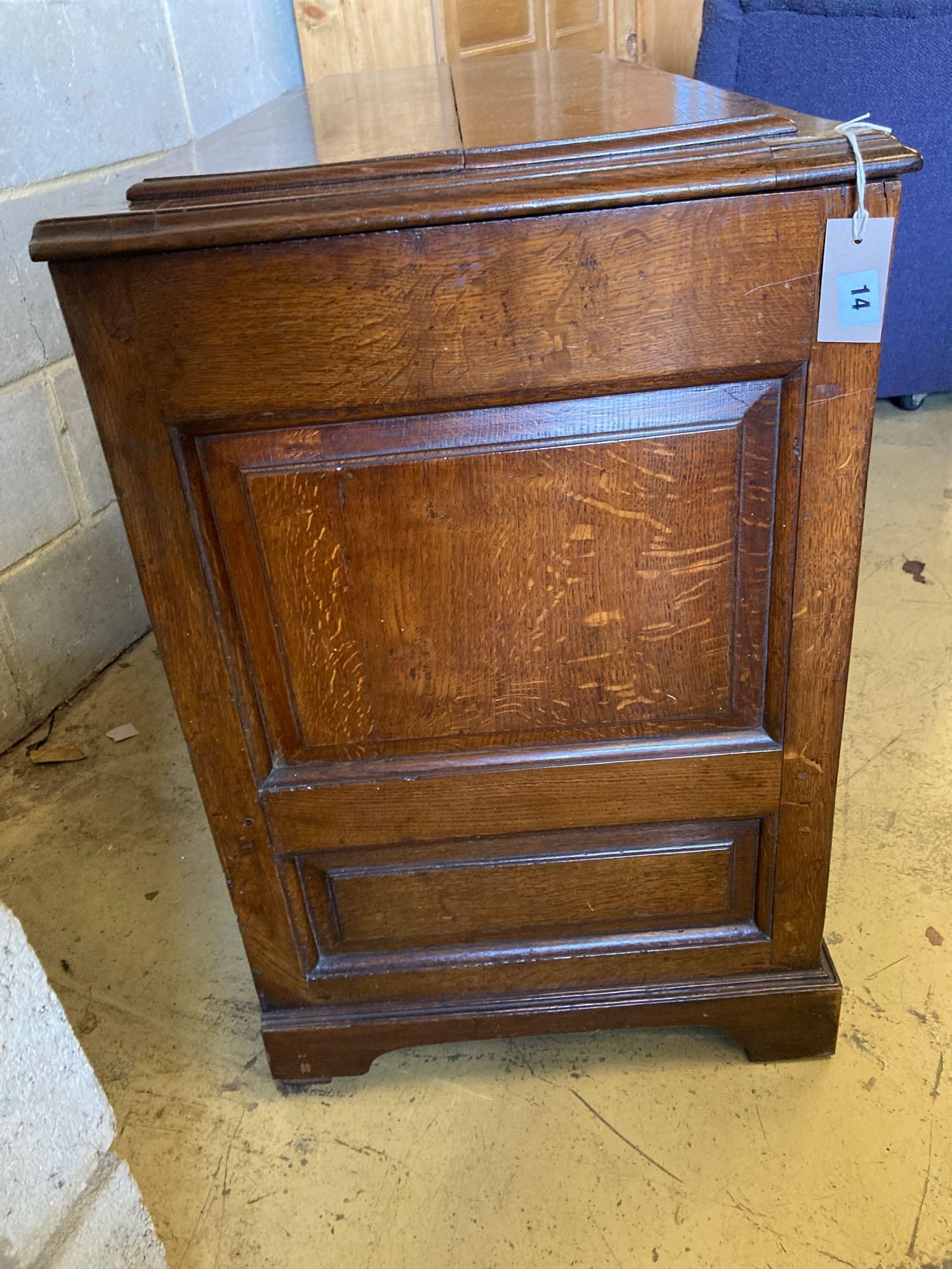 An oak mule chest (modified), width 128cm